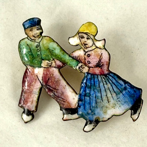 Antique Enamel Pin Holland Dutch Boy and Girl Dancing Made in Czechoslovakia - Picture 1 of 8